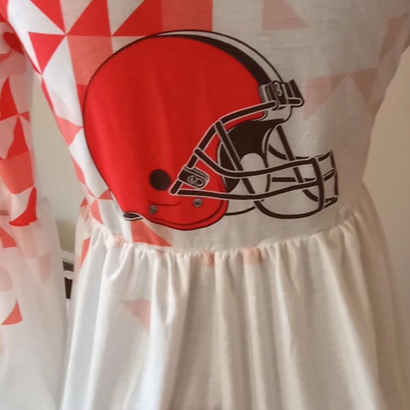 Dress - Picture 8 of 8